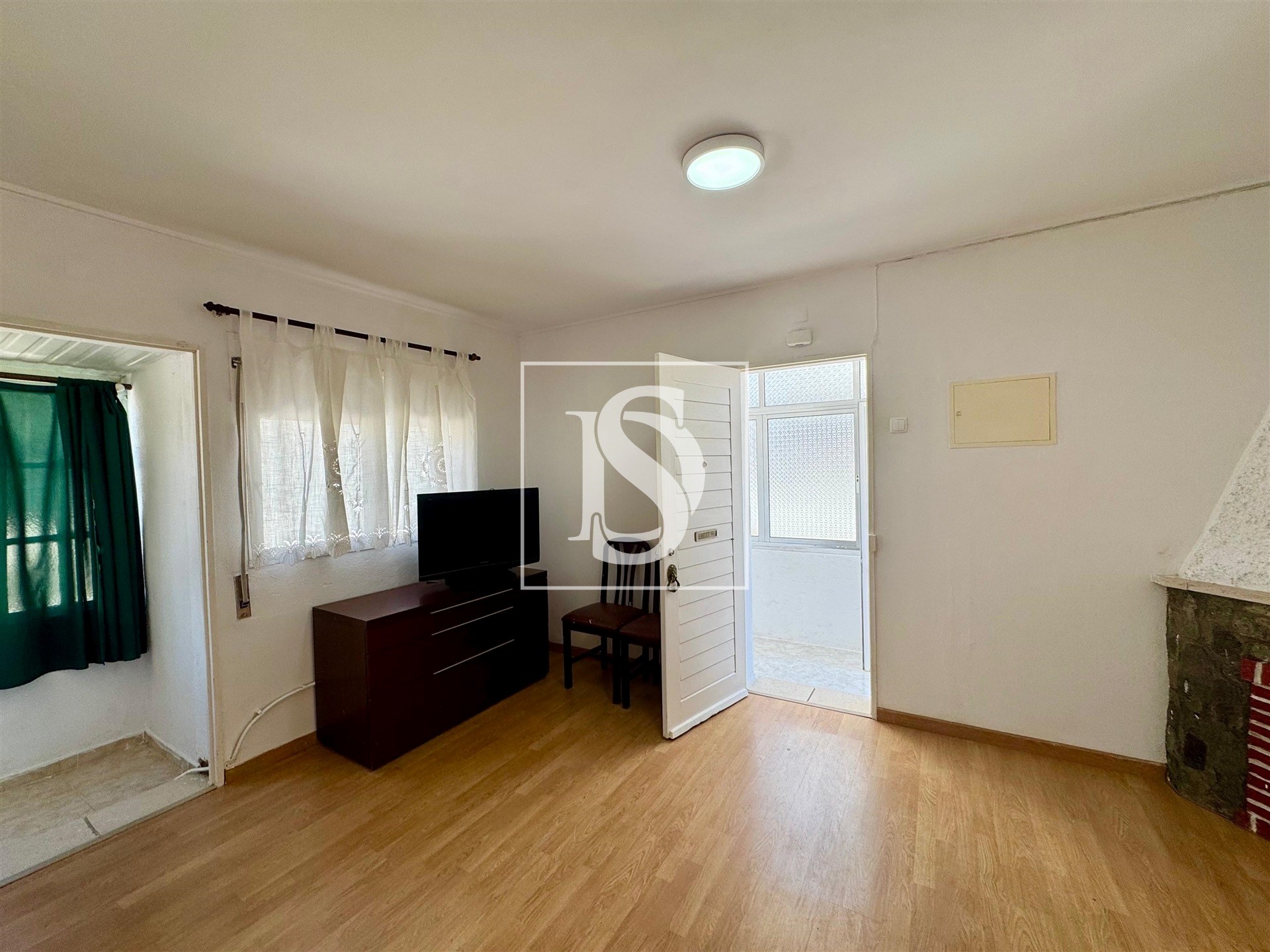 Apartamento T3 no Entroncamento | 1.º Andar de Moradia com Garagem