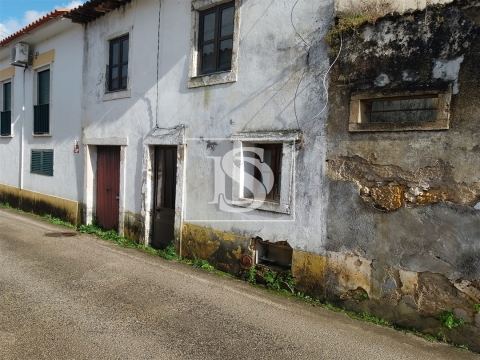 Moradia para Restaurar T4