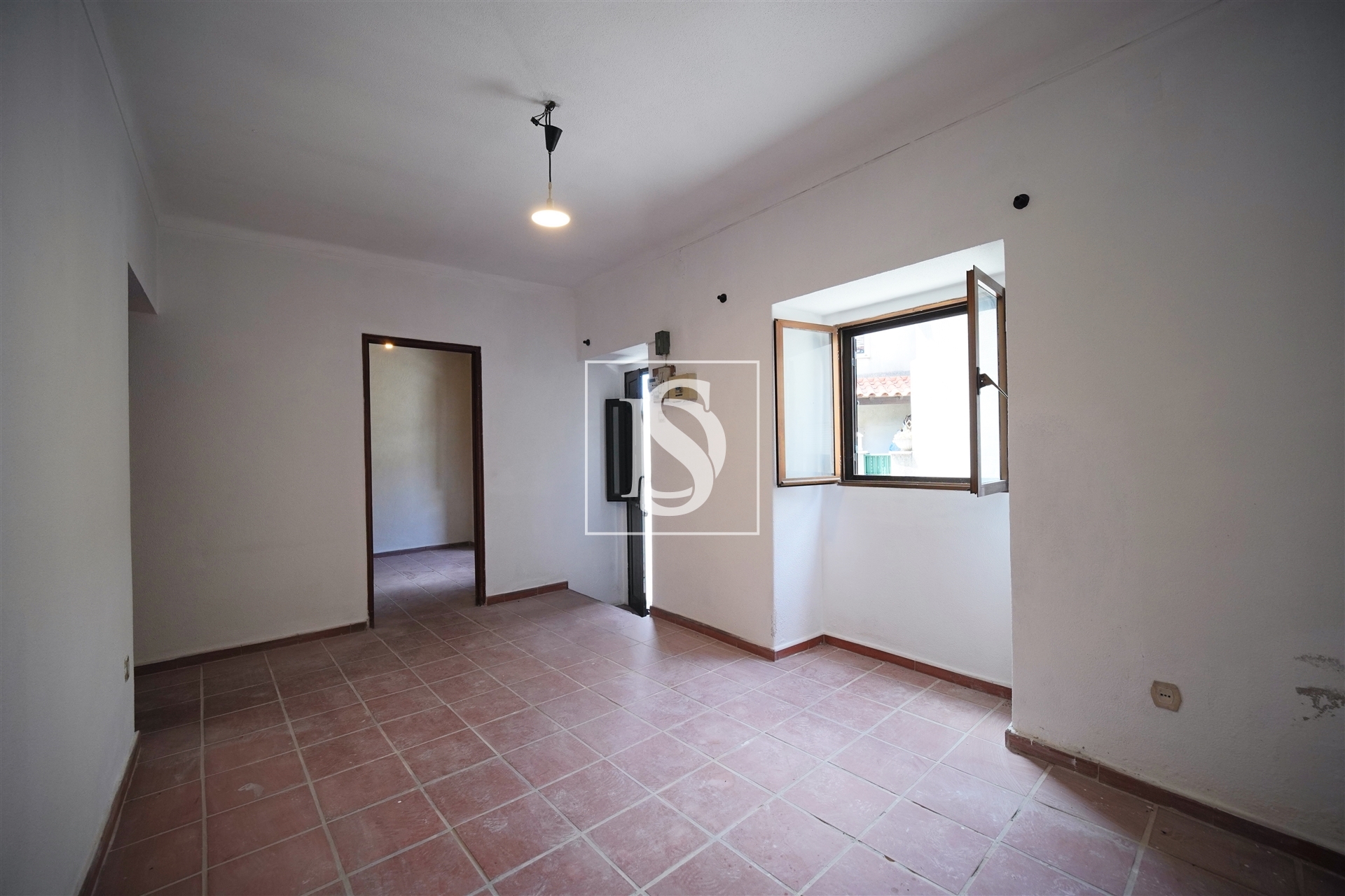 🏡 Moradia T3 no centro da aldeia de Soudos com excelente terraço e vista desafogada
