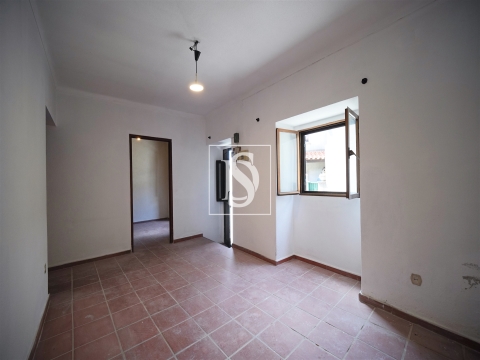 🏡 Moradia T3 no centro da aldeia de Soudos com excelente terraço e vista desafogada